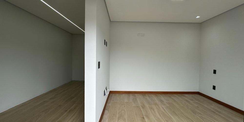 WhatsApp Image 2025-04-29 at 12.20.36 (4)